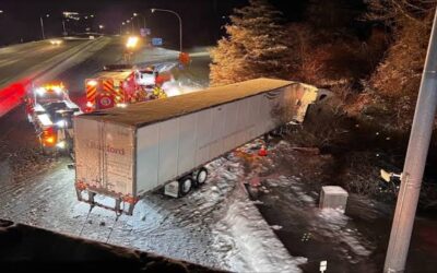 Tráiler se despista en la I-95 sur en Hopkinton