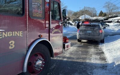 Incidente violencia doméstica en Johnston concluye con arresto de un hombre.