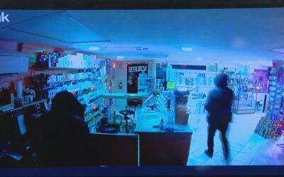 Autoridades desbaratan banda que robó miles de dólares de tiendas de vapeo en varios estados.