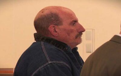 Sospechoso en doble asesinato comparece en corte.