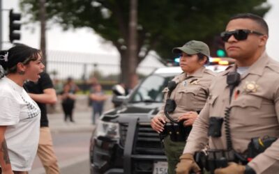 Cuatro años de prisión a hispano que atacó a alguaciles en protesta en Los Ángeles