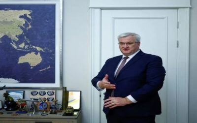 Ucrania insta a acelerar conversaciones de paz y afirma que sólo Trump puede negociar un acuerdo Por Tom Balmforth y Daniel Flynn.