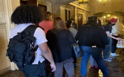 Miles se entrenan para defender a la comunidad del ICE