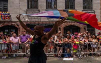 Retirada de bandera arcoíris de sitio patrimonial en Nueva York indigna a comunidad.