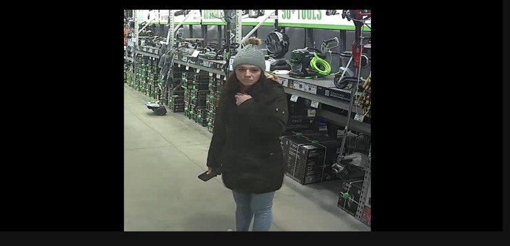 Policía Warwick necesita su ayuda para encontrar a esta mujer