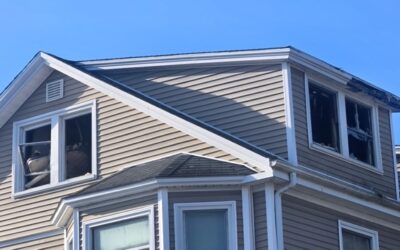 Incendio en Newport deja dos personas lesionadas.