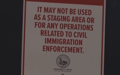 Ciudad Providence empieza a colocar letreros para impedir acceso de ICE a parques y edificios municipales.