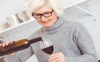 Por qué es recomendable dejar el alcohol después de los 65 años.