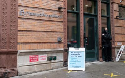 Clínicas de aborto están cerrando en EE.UU., tras revocarse derecho federal