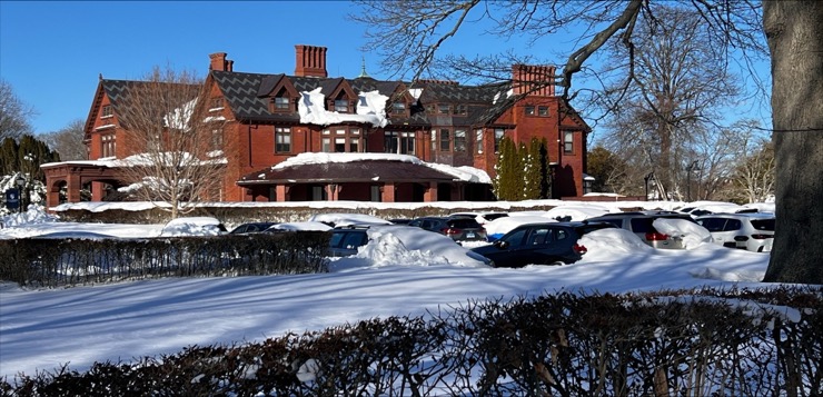 Universitario muere por envenenamiento con monóxido de carbono durante ventisca.