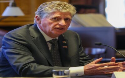 Nuevas encuestas muestran votantes descontentos con McKee.