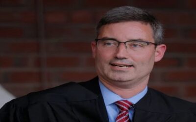 Un juez en EEUU rechaza la política de Trump que permite deportaciones rápidas a terceros países.