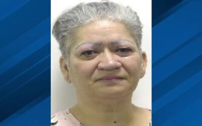 Empleada municipal de Providence arrestada por supuestamente apuntar con pistola a su hijo.