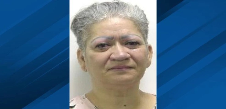 Empleada municipal de Providence arrestada por supuestamente apuntar con pistola a su hijo.