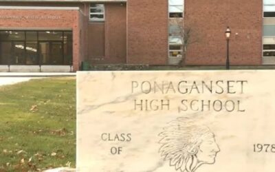 Ex profesora Escuela Secundaria Ponagansett enfrenta cargos de acoso sexual a estudiante.