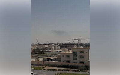 Irán lanza misiles contra los Estados árabes del Golfo; hay un muerto en Abu Dabi.