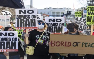 Celebración contenida frente a la Casa Blanca tras el anuncio de la muerte de Jameneí.