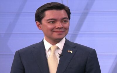 Concejal de Newport, Xay Khamsyvoravong anuncia candidatura a vicegobernador.