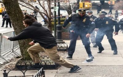 Artefacto lanzado en marcha antimusulmana en Nueva York era explosivo, dice la policía.