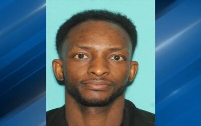 Policía busca sospechoso de apuñalamiento que cobró la vida de una mujer.