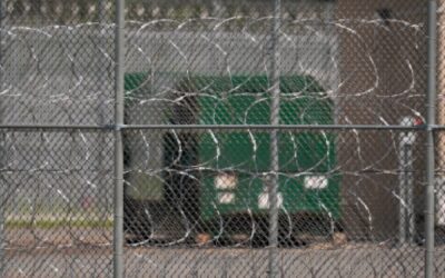 ICE impulsa nuevo modelo de detención migratoria.