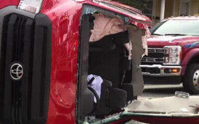 Aparatoso accidente en East Providence deja 3 heridos.