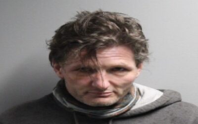 Hombre arrestado por supuestamente robar tuberías de cobre de residencias.