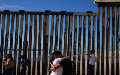 DHS ofrece hasta $2.600 para que inmigrantes se autodeporten