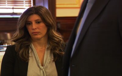 Ex maestra Escuela Secundaria Ponaganset comparece en corte acusada de agresión sexual.