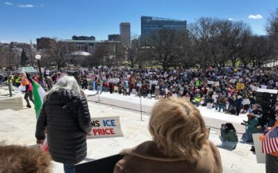 Manifestantes salen a las calles del Sur de Nueva Inglaterra en el “No Kings Day”.