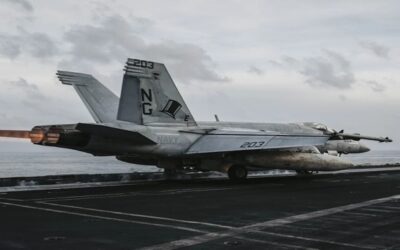 Un avión de combate de EEUU se estrella en Ormuz después de que Irán derribara un caza.