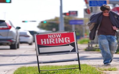 Empleadores de EEUU sorprenden con 178,000 nuevos puestos; el desempleo baja a 4,3%.