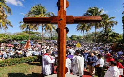 Nicaragüenses celebran Semana Santa con prohibición de procesiones en las calles.