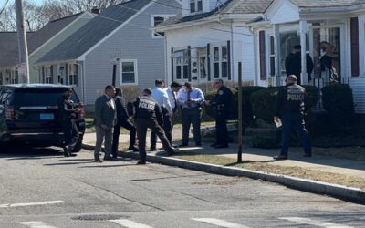 Policía Providence investiga invasión domiciliaria armada.