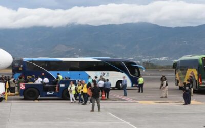 Costa Rica recibe primer vuelo con deportados desde EE.UU.