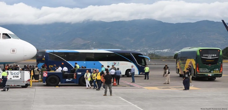 Costa Rica recibe primer vuelo con deportados desde EE.UU.