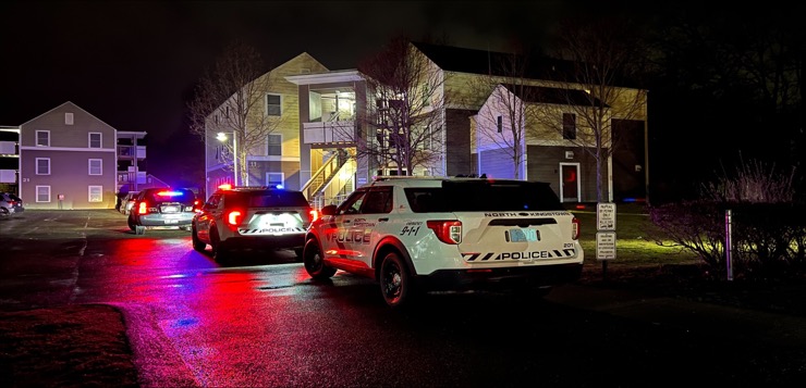 Joven apuñalada en complejo apartamento North Kingstown.
