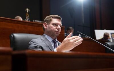 El demócrata Eric Swalwell renuncia al Congreso de EE.UU. tras denuncias de abuso sexual.
