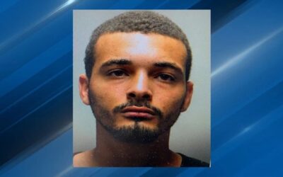 Dos personas apuñaladas y un hombre arrestado en Warwick.