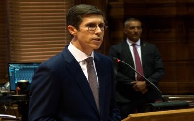 Alcalde Smiley presenta propuesta presupuestaria de $636 millones sin aumento de impuestos.