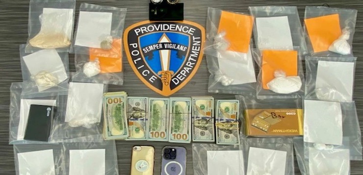 Policía Providence arresta a un hombre con cargos de narcotráfico e incauta drogas miles de dólares.