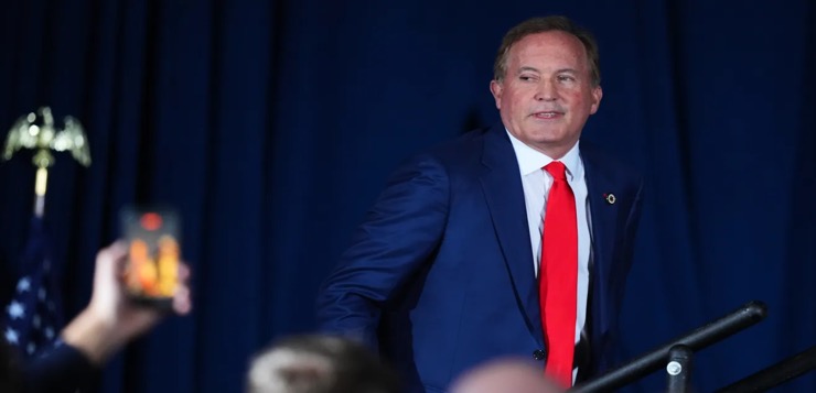 Texas intensifica presión contra ciudades por restricciones a la cooperación con ICE.