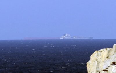 Irán reimpone un «control estricto» sobre el estrecho de Ormuz por el bloqueo de EE.UU.