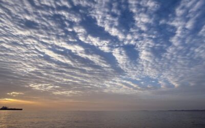 Irán cierra completamente el estrecho de Ormuz y dispara contra barcos por bloqueo de EEUU