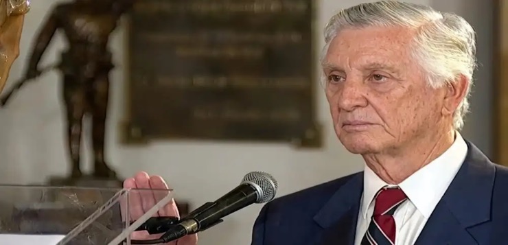 El embajador Carlos Pareja es el nuevo canciller de Perú, tras la crisis por aviones.