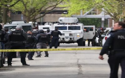 Tiroteo en hospital de Chicago deja un agente muerto y otro en estado crítico, dice la policía