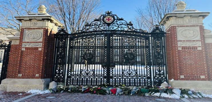Tres estudiantes demandan a Universidad Brown por tiroteo el pasado mes de diciembre.