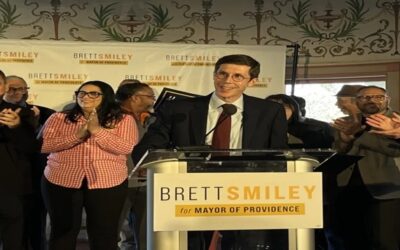 Alcalde de Providence Brett Smiley lanza campaña para la reelección.