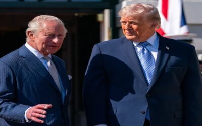 Trump recibe a Carlos III para tomar el té y le muestra la nueva colmena de la Casa Blanca.