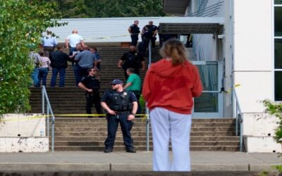 Apuñalamiento en escuela secundaria de Washington deja 6 heridos, incluida la sospechosa